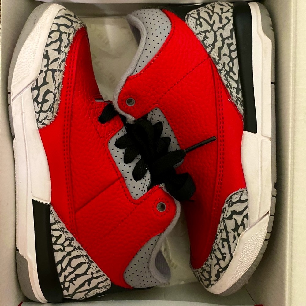 Girls Jordan 3 Retro, Fire Red and Cement Grey 🚨
